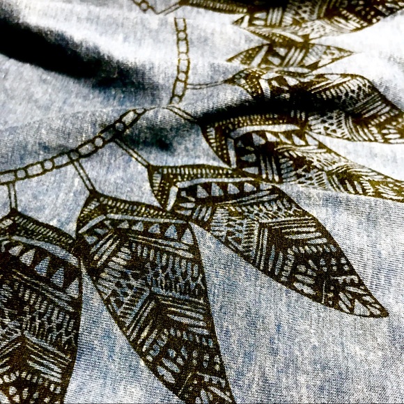 Flowy Tank Top - Feather Design - Picture 6 of 6